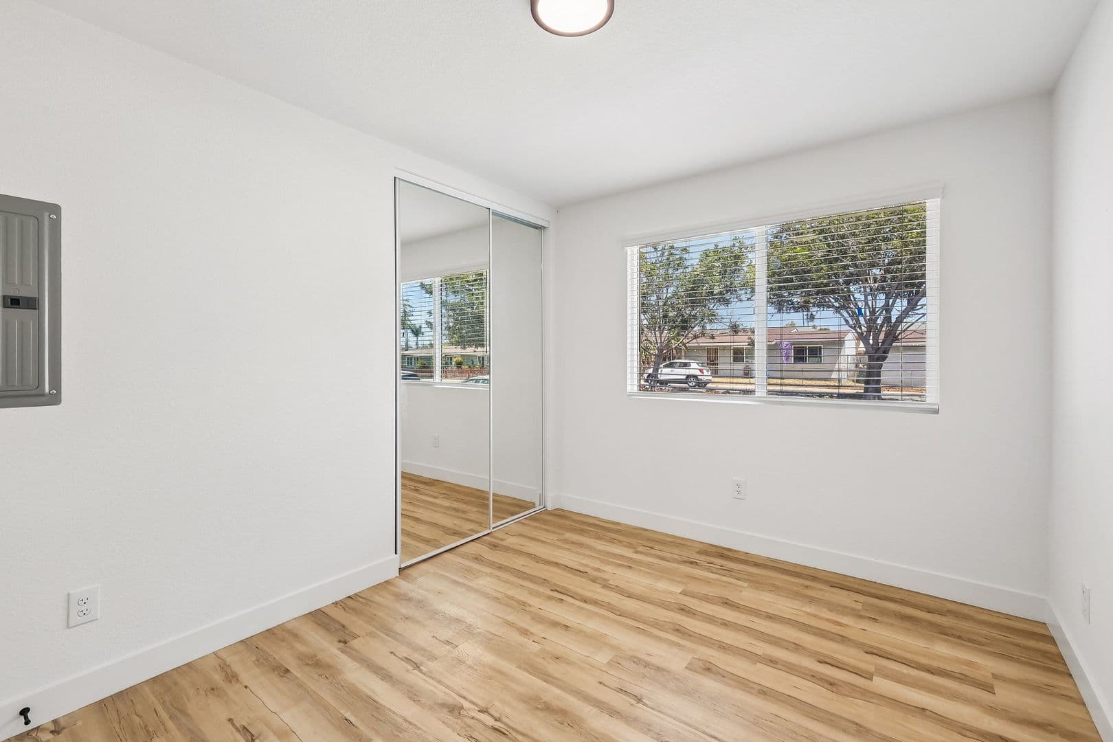 Imperial Beach Apartment: 1031-1033 Imperial Beach Blvd