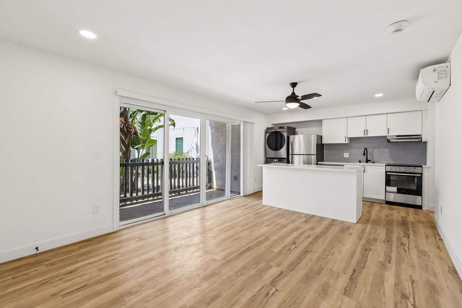 Imperial Beach Apartment: 1031-1033 Imperial Beach Blvd