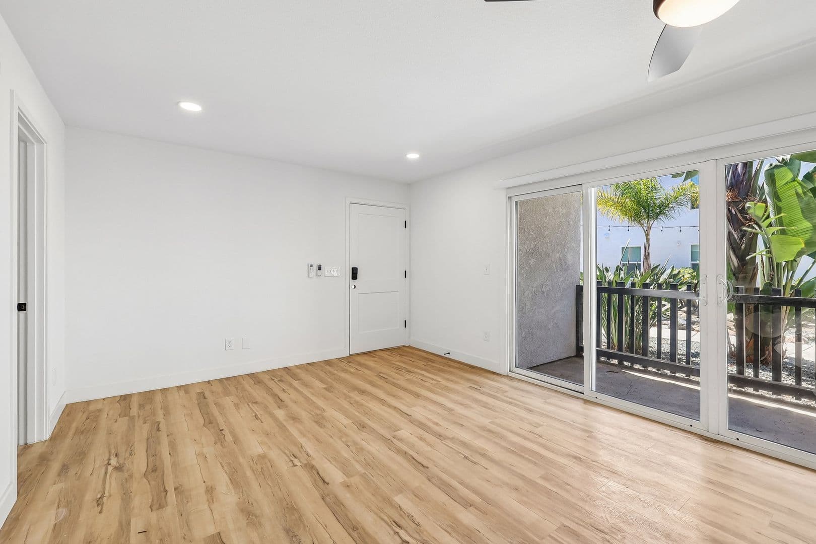 Imperial Beach Apartment: 1031-1033 Imperial Beach Blvd