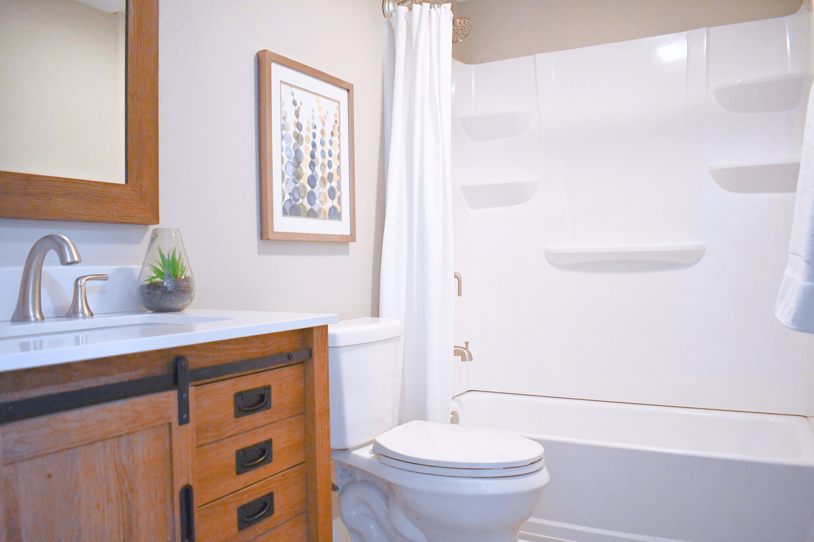 Fallbrook Apartment: 302-338 E. Fallbrook St