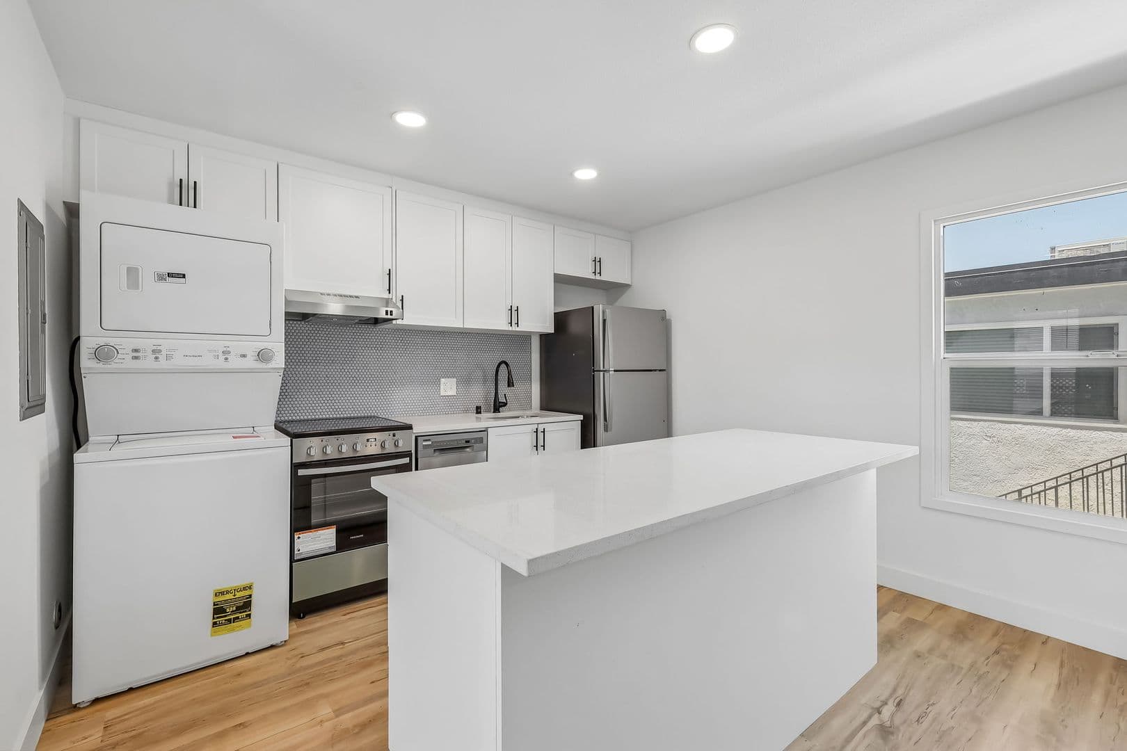Imperial Beach Apartment: 1031-1033 Imperial Beach Blvd