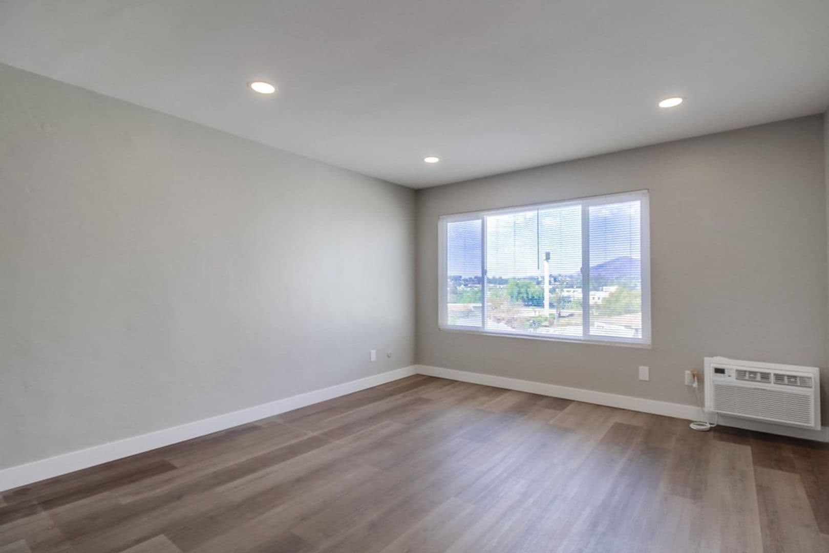 La Mesa Apartment: 4969 Mills Street