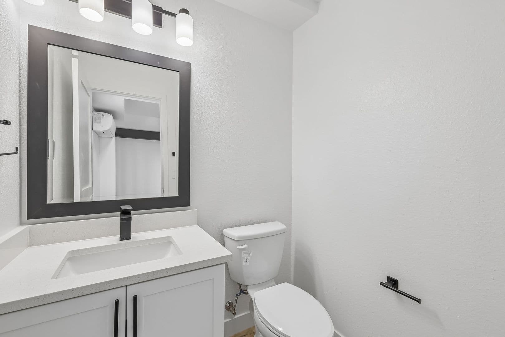 Imperial Beach Apartment: 1031-1033 Imperial Beach Blvd