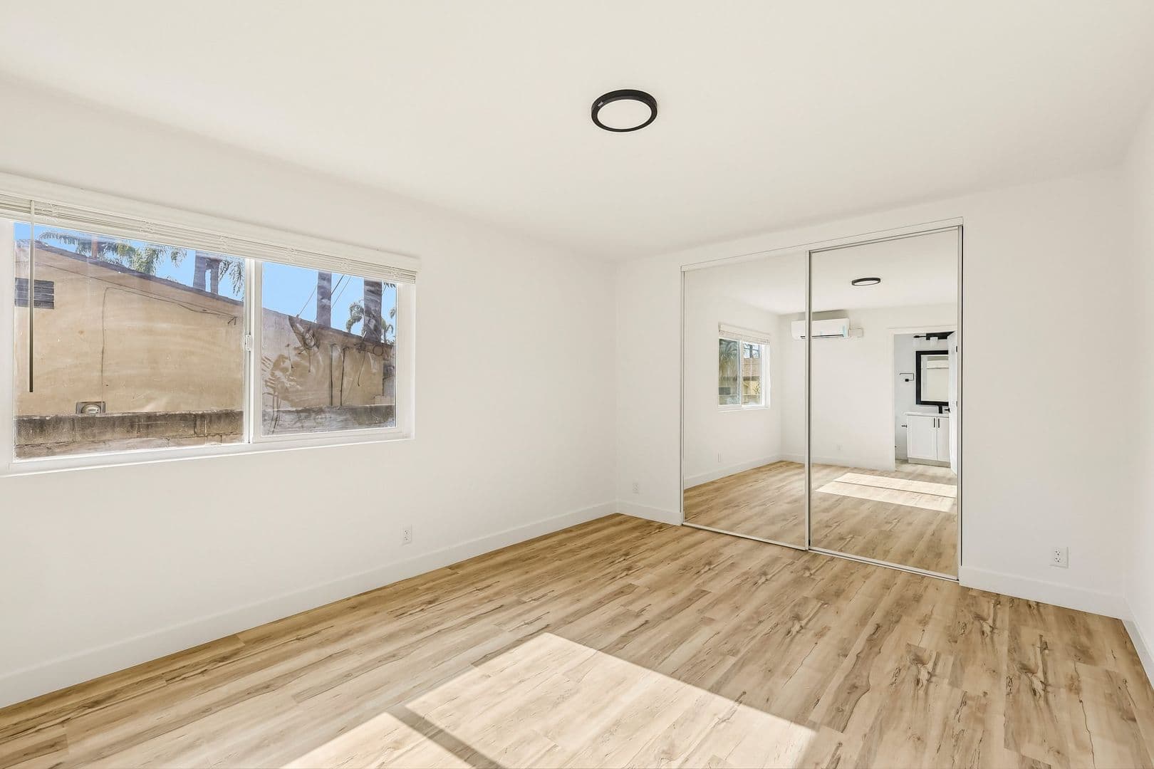 Imperial Beach Apartment: 1031-1033 Imperial Beach Blvd