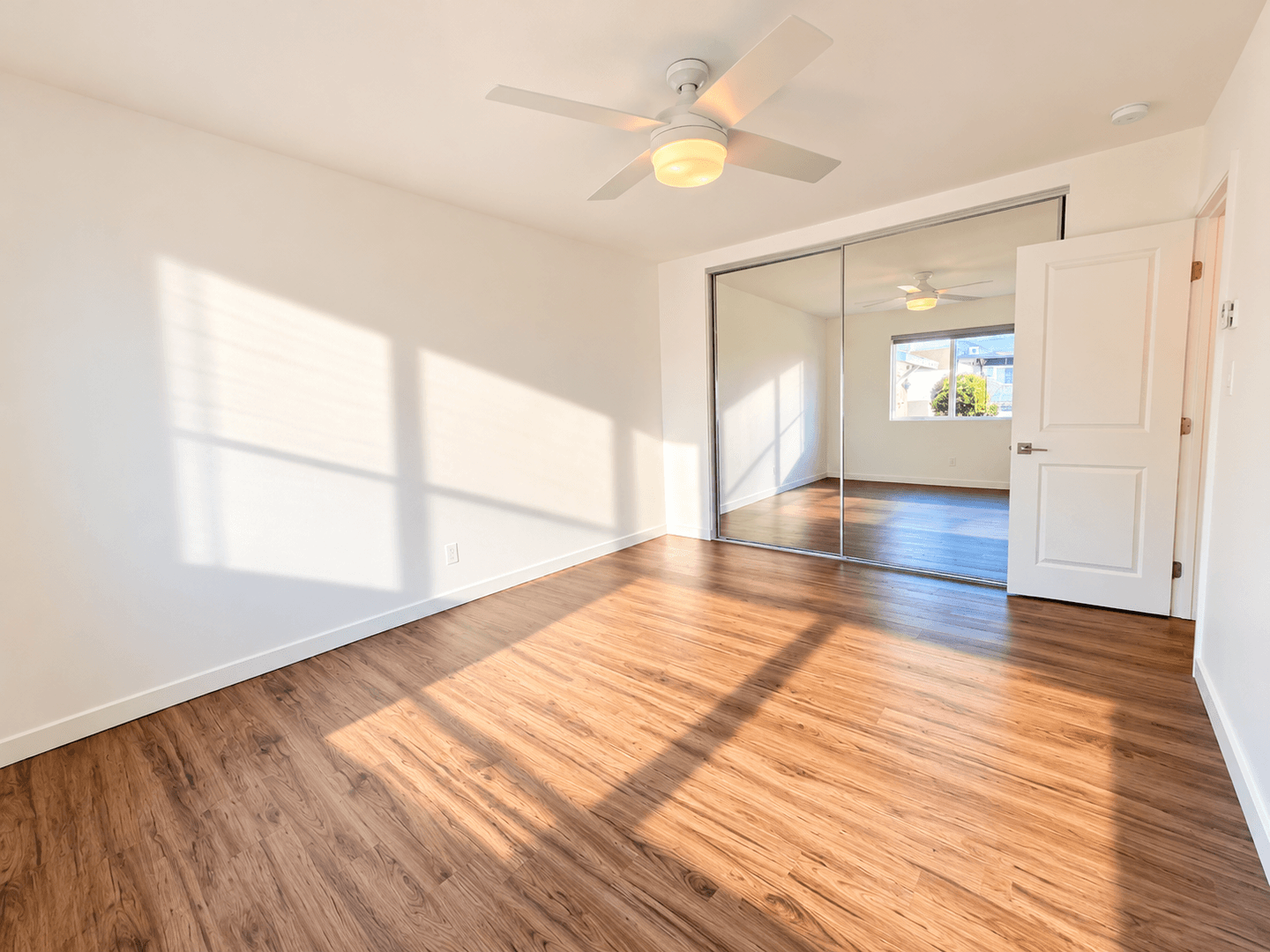Coronado Apartment: 435 D Ave