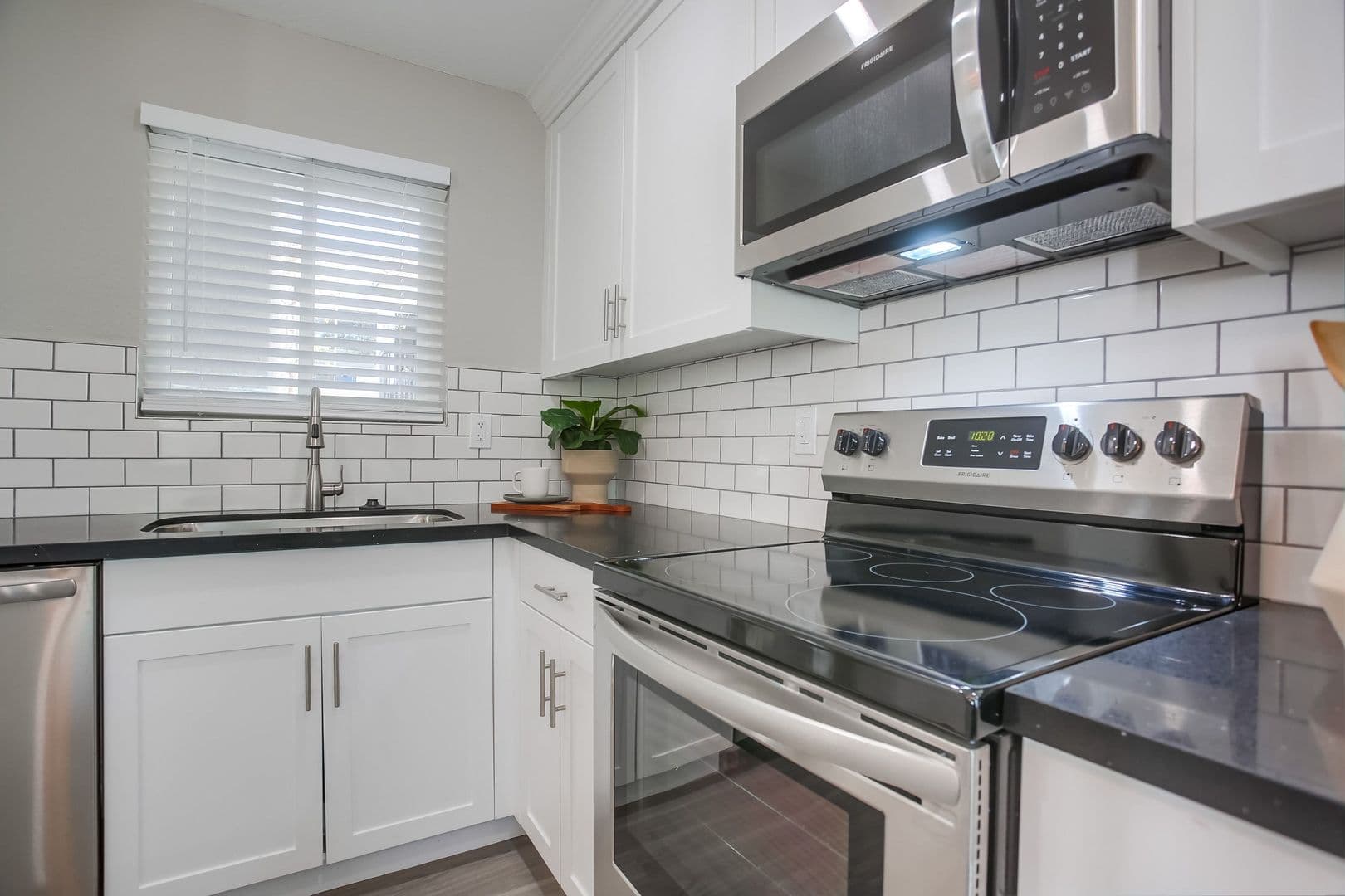 San Diego Apartment: 9808 Paseo Montalban