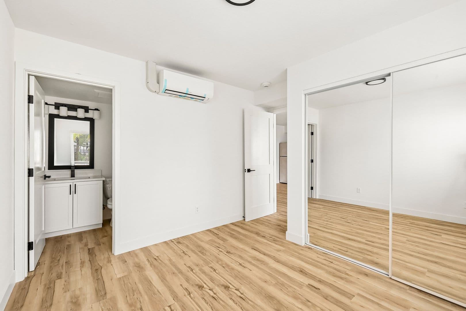 Imperial Beach Apartment: 1031-1033 Imperial Beach Blvd
