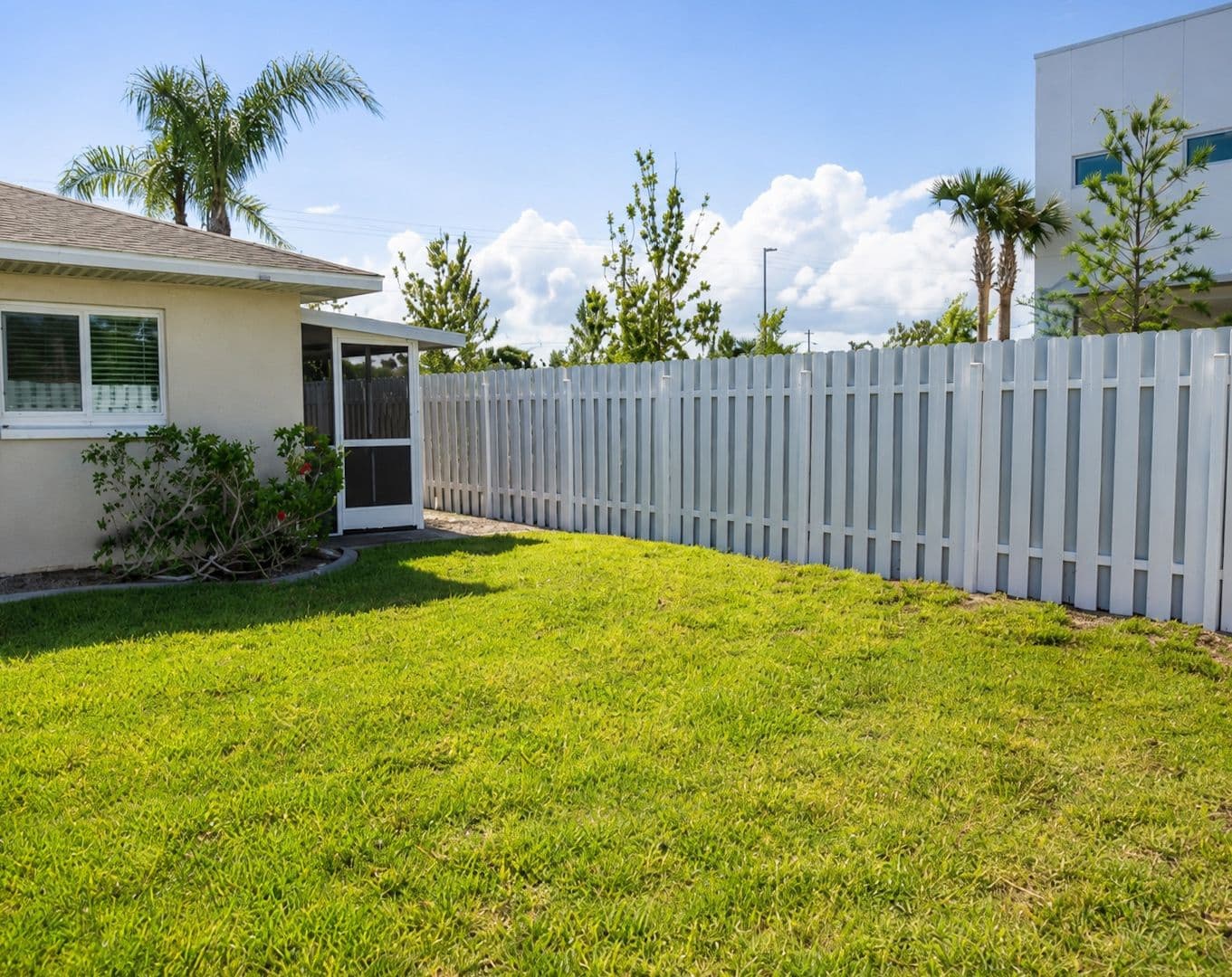 Cape Coral House: 1623 SW Santa Barbara Pl