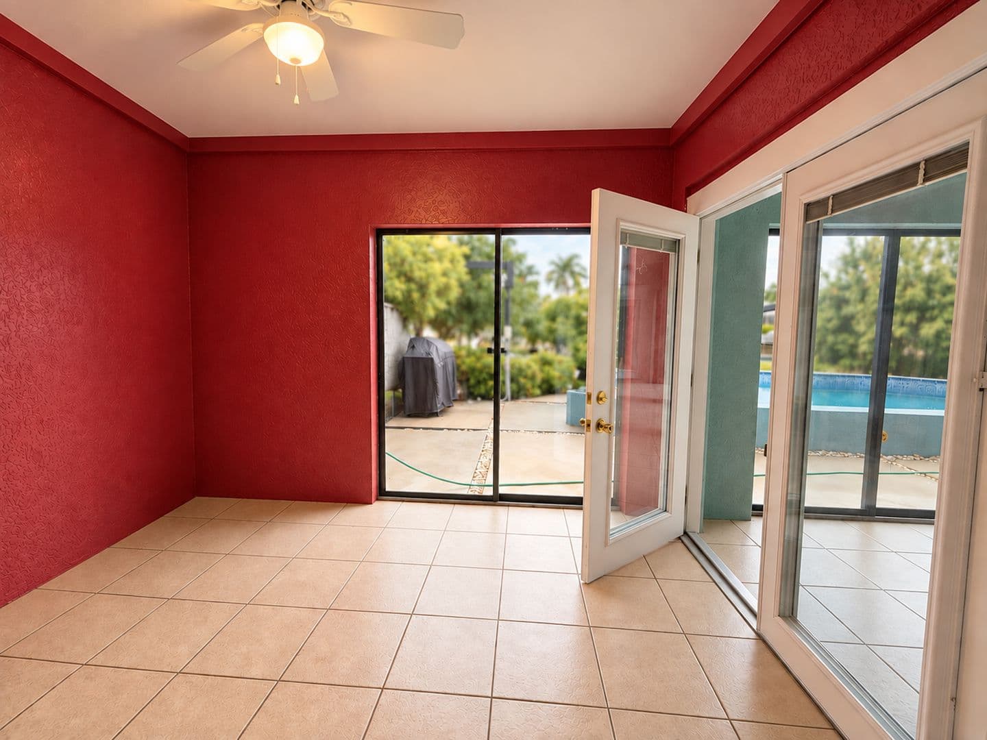 Cape Coral House: 1937 SE 37th St