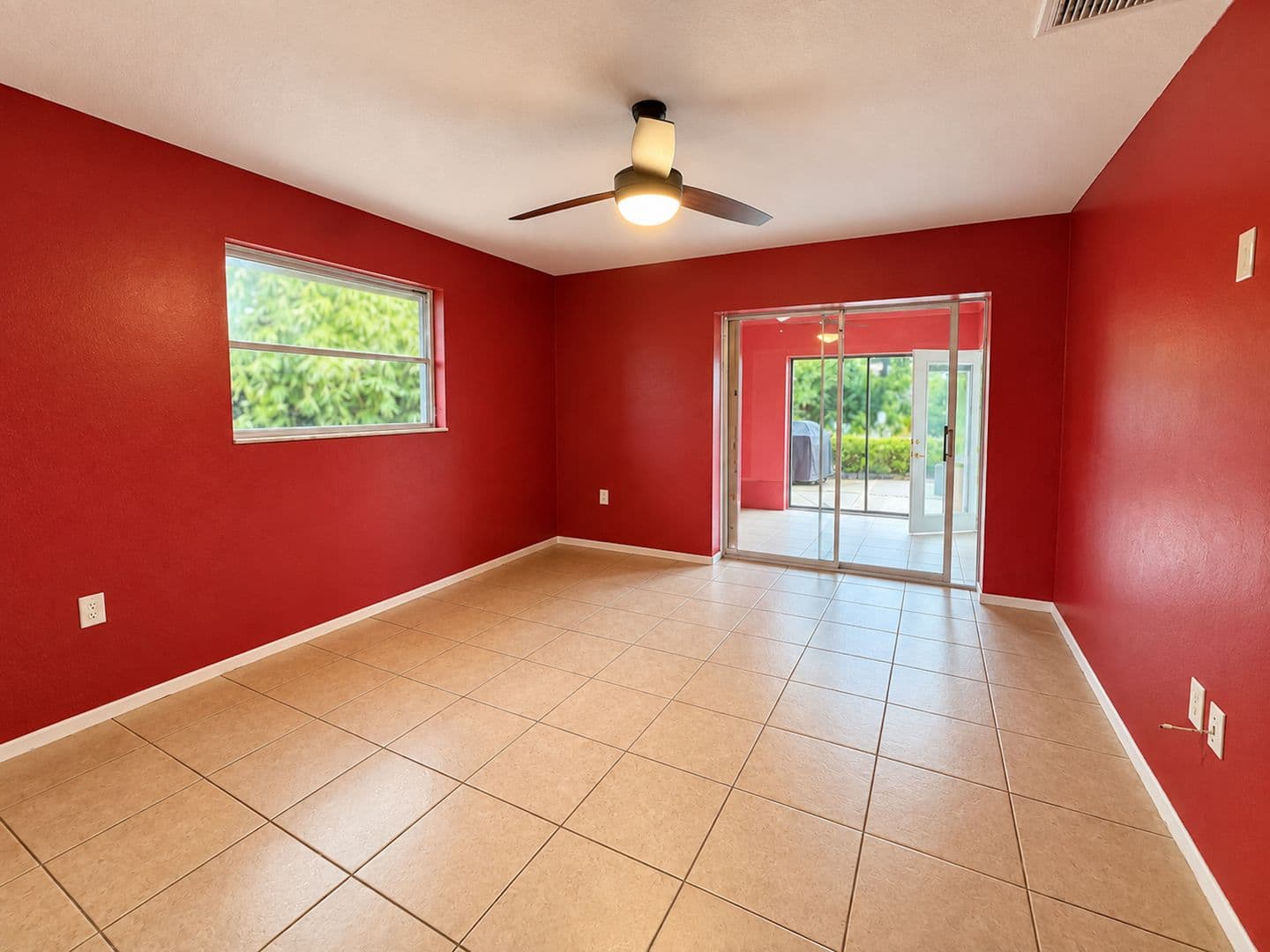Cape Coral House: 1937 SE 37th St