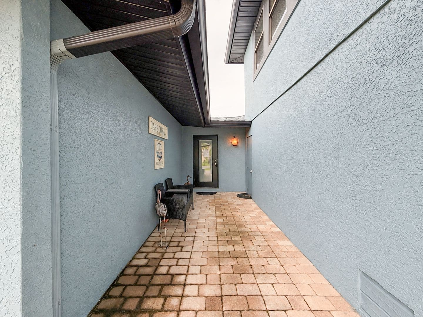 Cape Coral House: 1937 SE 37th St