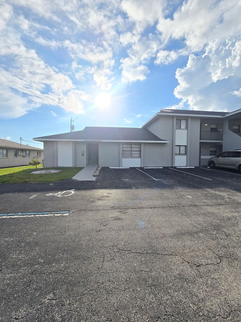 Cape Coral House: 4815 Triton Ct E #1