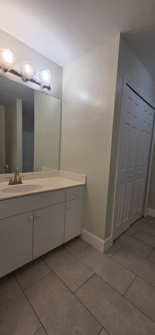 Cape Coral House: 1013 SE 12th Ter