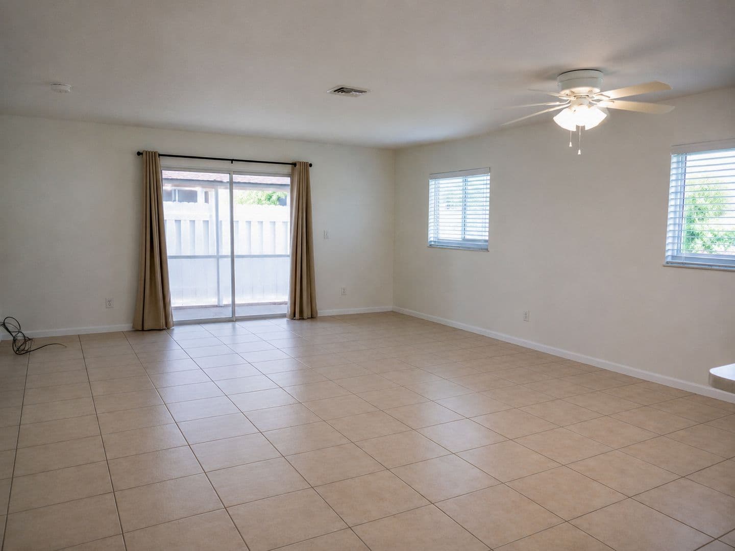 Cape Coral House: 1623 SW Santa Barbara Pl