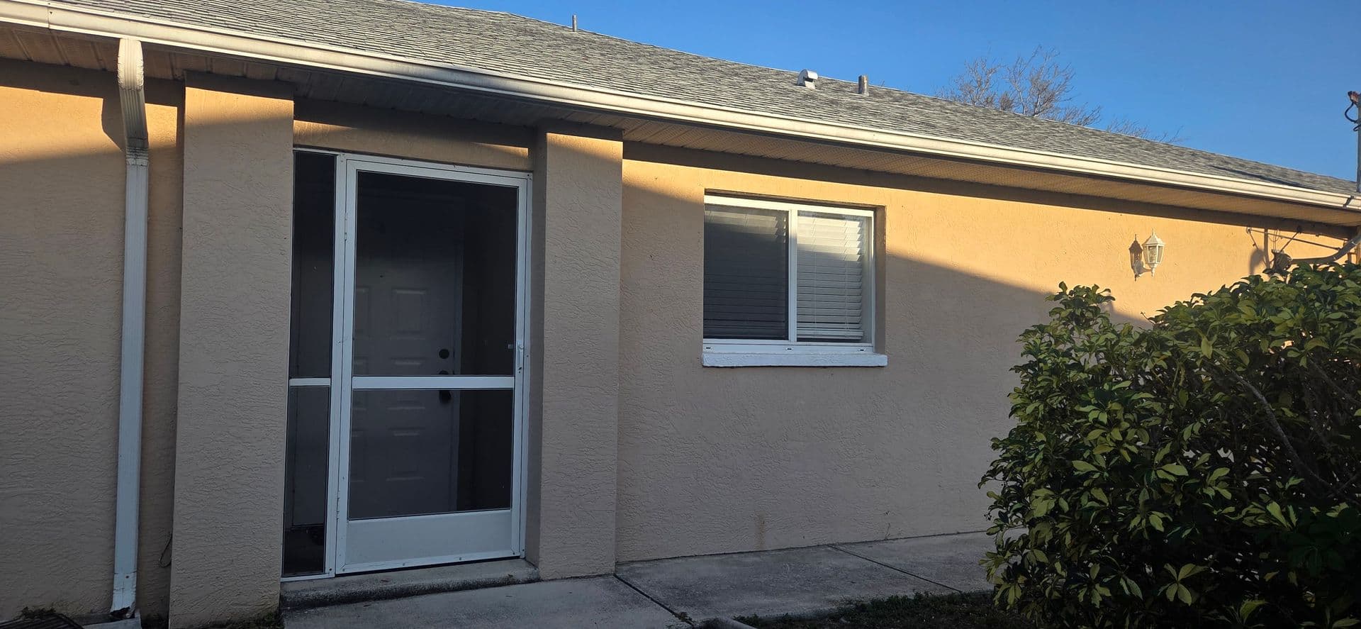 Cape Coral House: 1013 SE 12th Ter