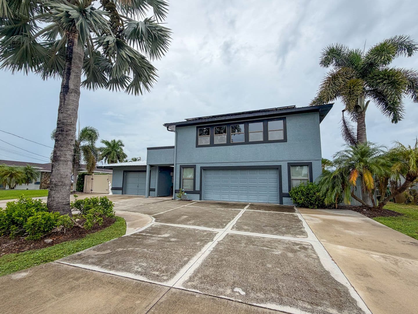 Cape Coral House: 1937 SE 37th St