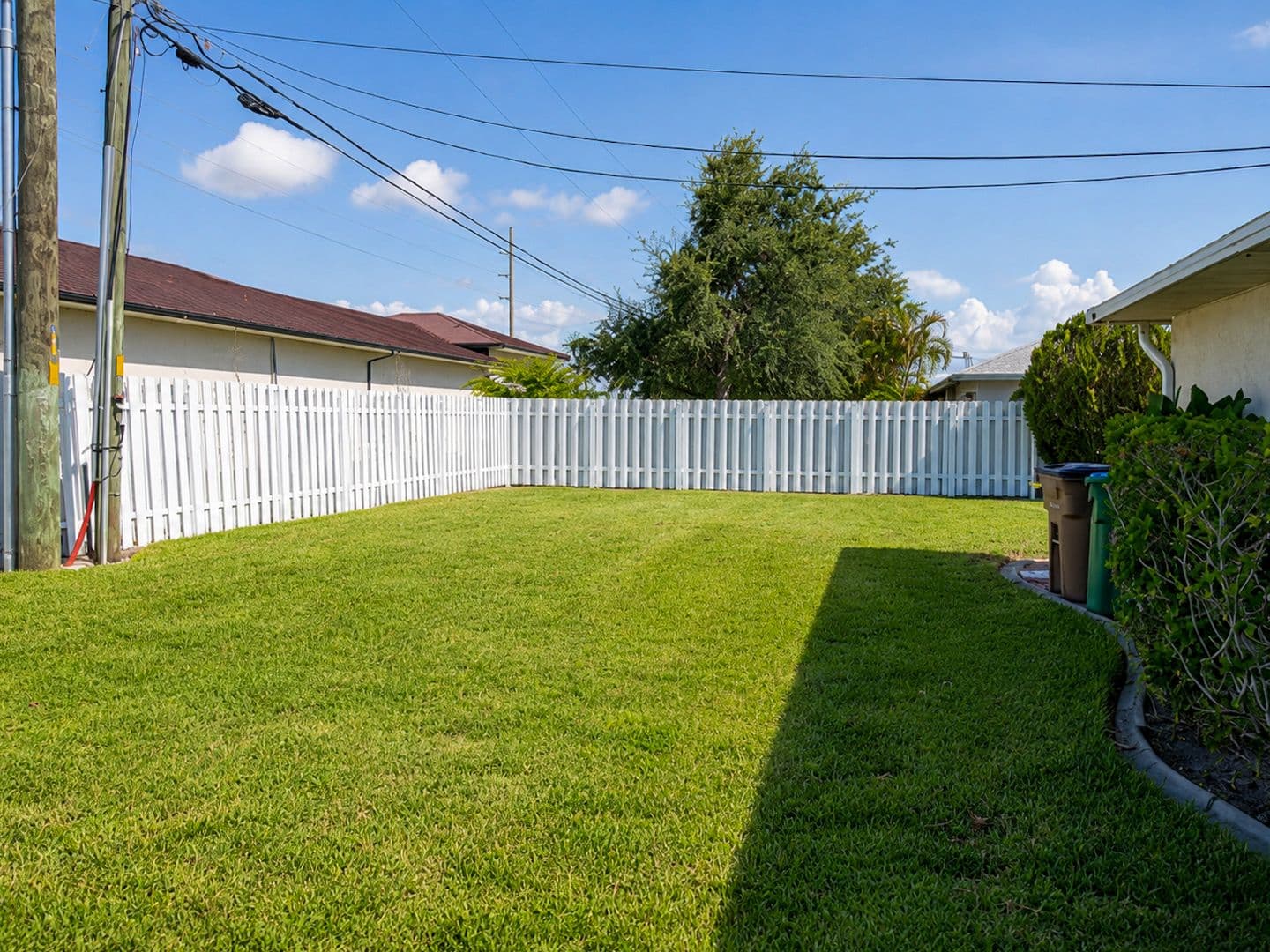 Cape Coral House: 1623 SW Santa Barbara Pl
