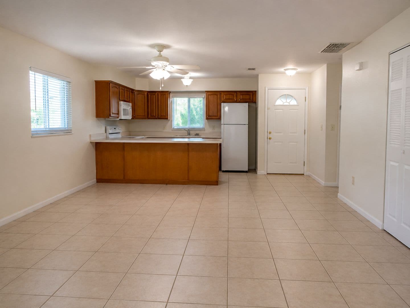 Cape Coral House: 1623 SW Santa Barbara Pl