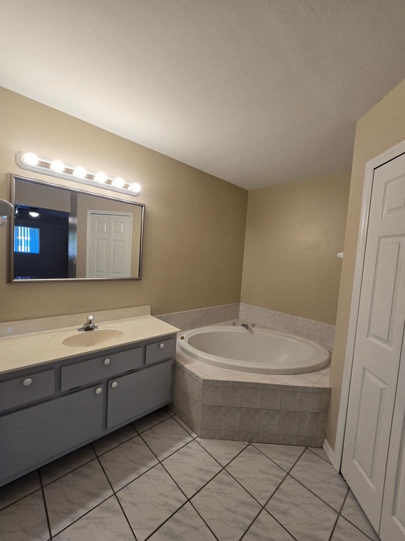 Cape Coral House: 2924 SW 2nd Ave
