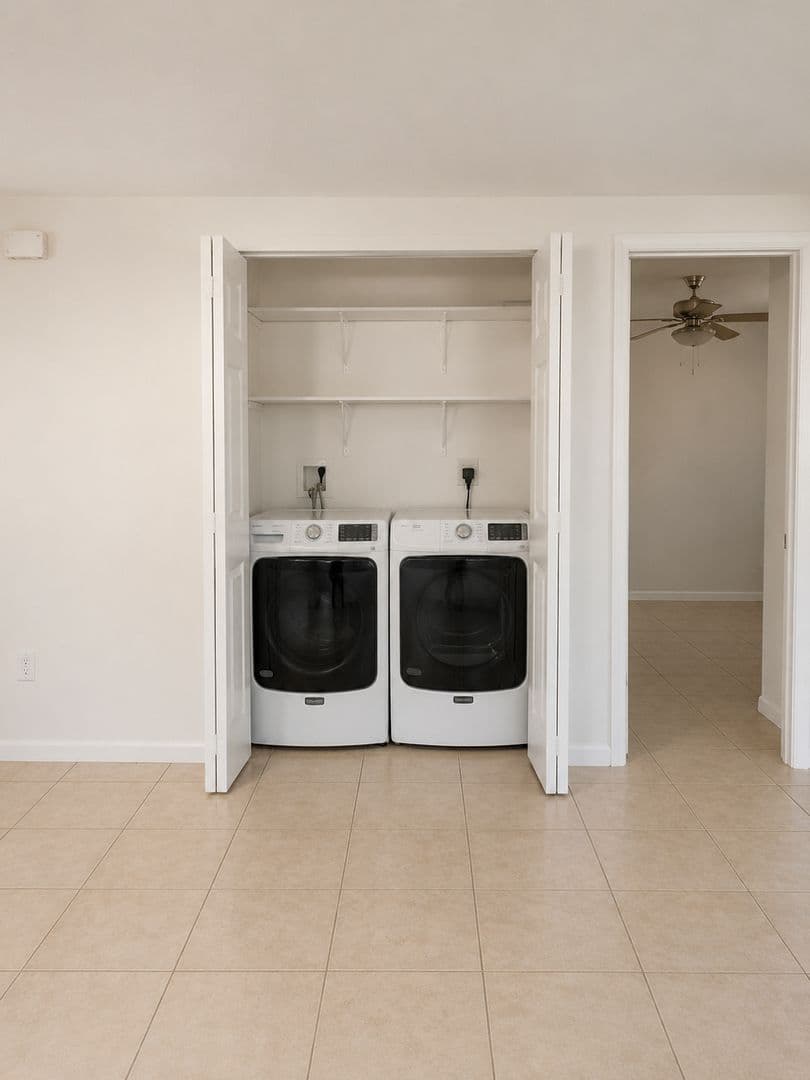 Cape Coral House: 1623 SW Santa Barbara Pl