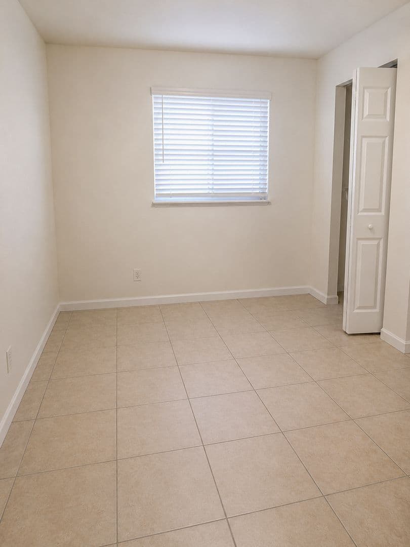 Cape Coral House: 1623 SW Santa Barbara Pl