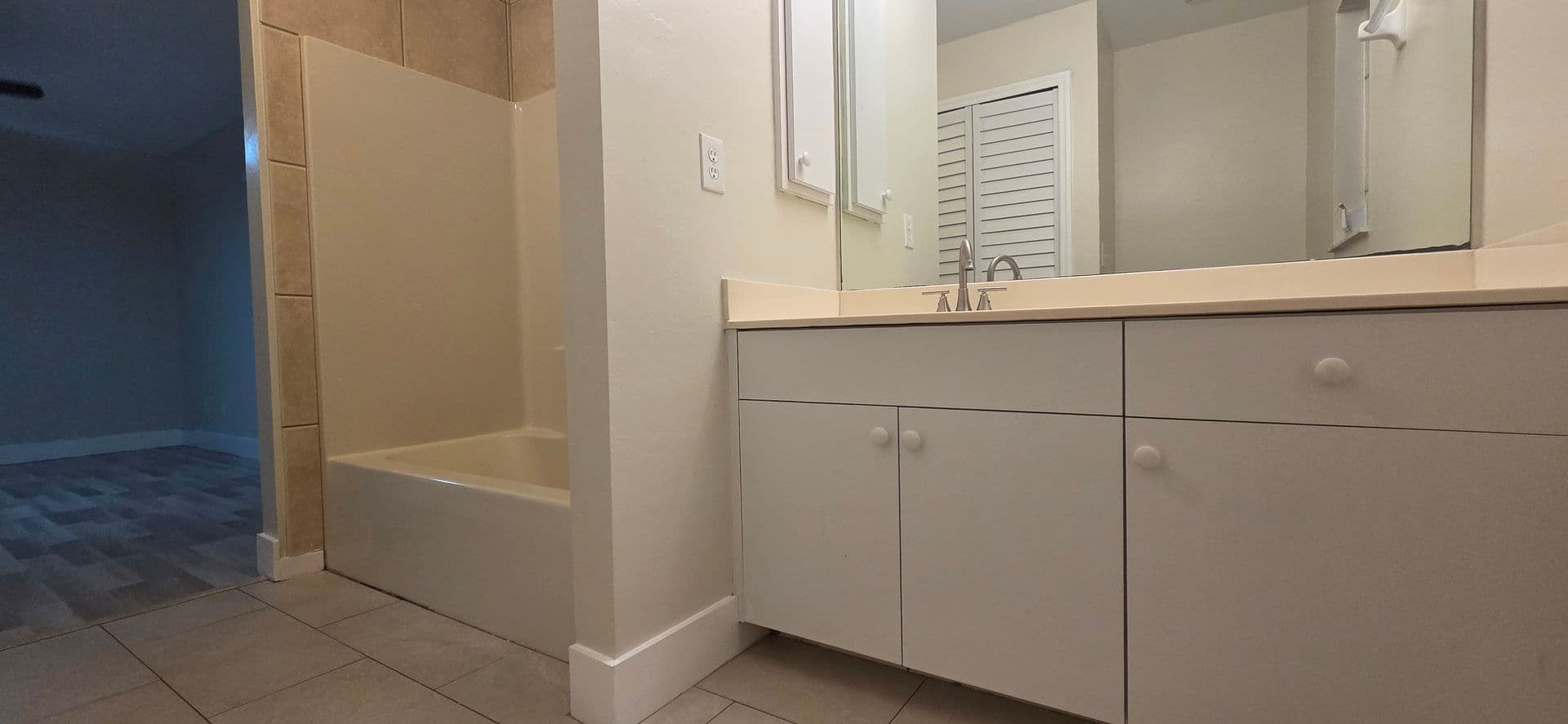 Cape Coral House: 1013 SE 12th Ter