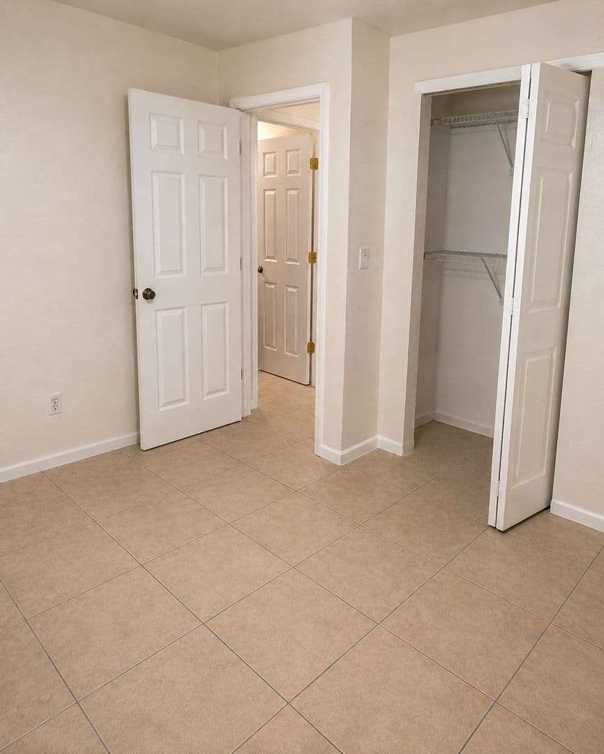 Cape Coral House: 1623 SW Santa Barbara Pl