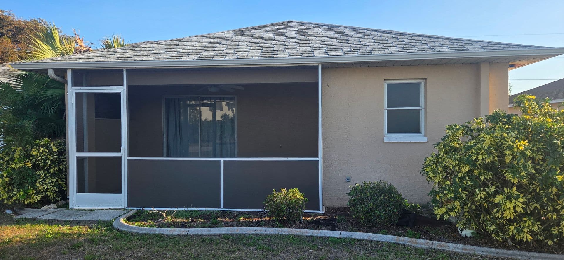 Cape Coral House: 1013 SE 12th Ter