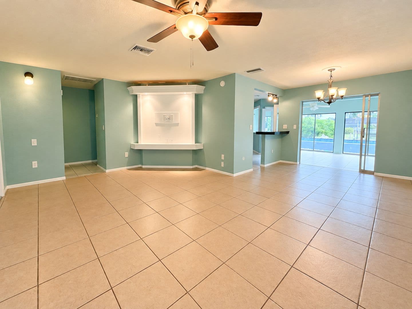 Cape Coral House: 1937 SE 37th St