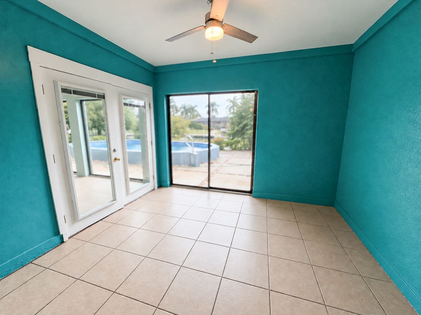 Cape Coral House: 1937 SE 37th St