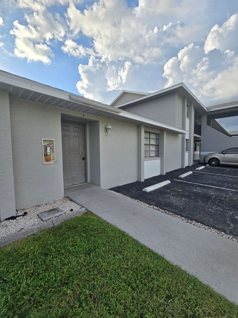 Cape Coral House: 4815 Triton Ct E #1