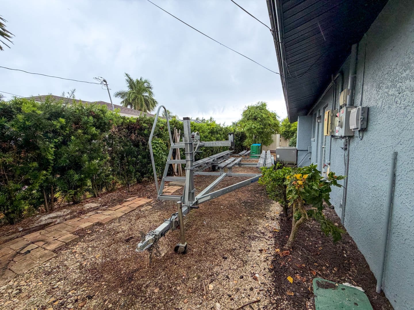 Cape Coral House: 1937 SE 37th St