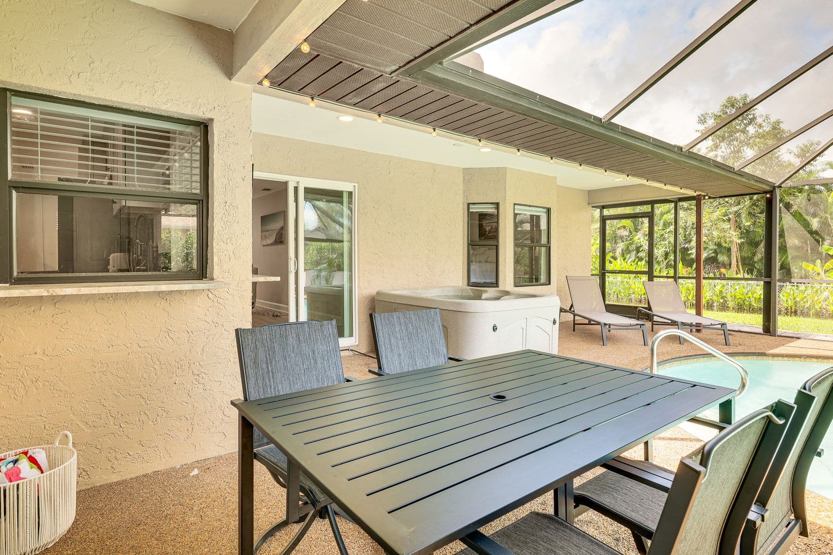 Ft. Myers House: 6030 Perthshire Ln
