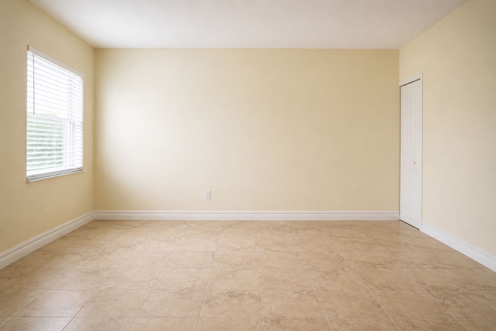 Ft. Myers House: 3175 Royalston Ave #203