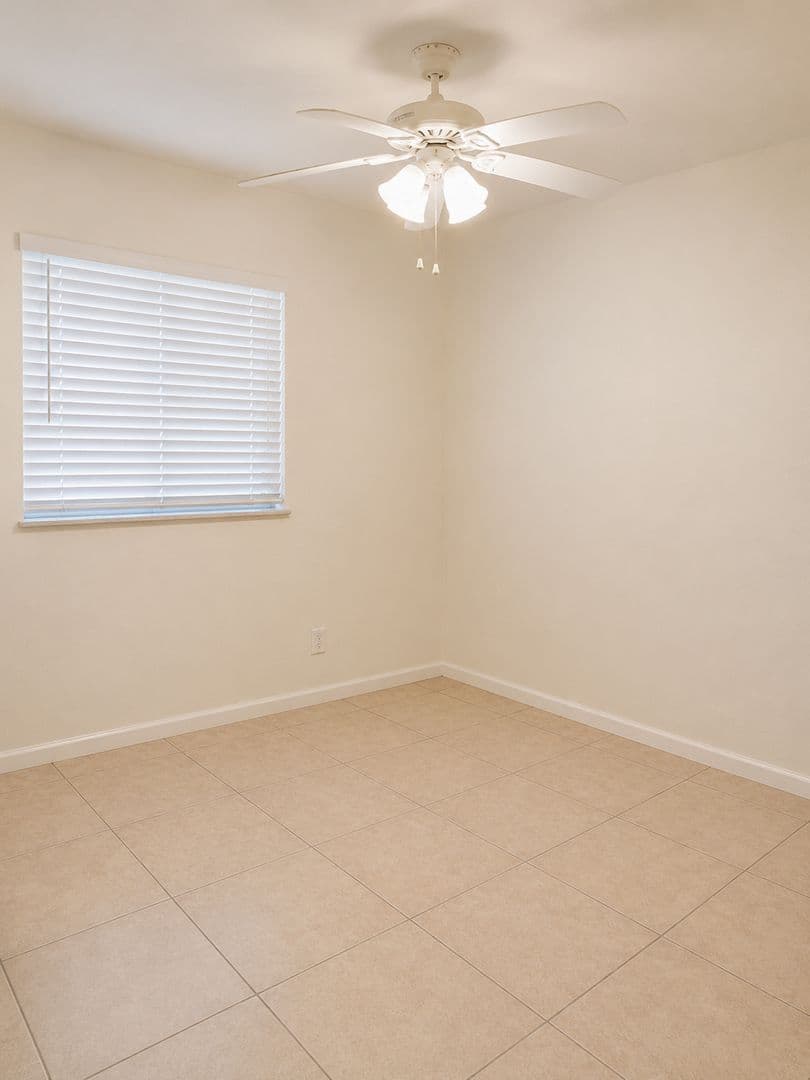 Cape Coral House: 1623 SW Santa Barbara Pl