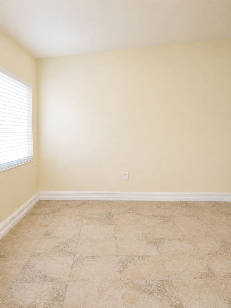 Ft. Myers House: 3175 Royalston Ave #203