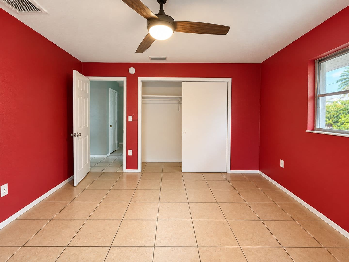 Cape Coral House: 1937 SE 37th St