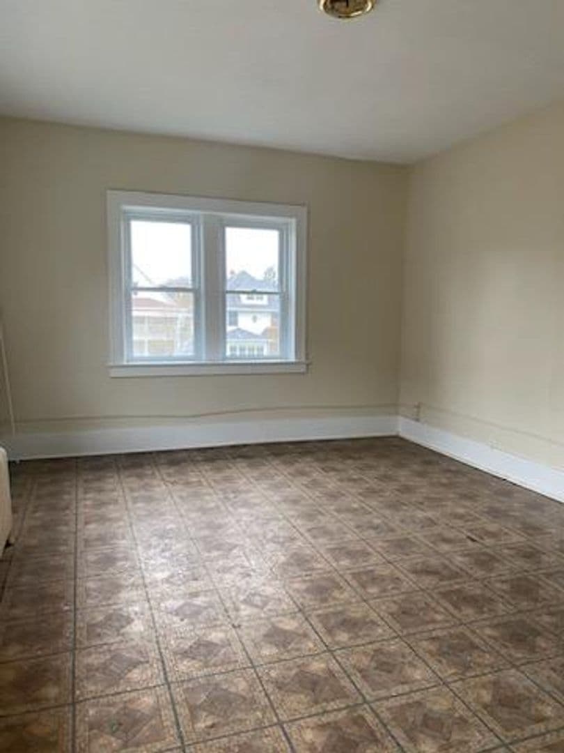 Rochester Apartment: 960 Dewey Avenue
