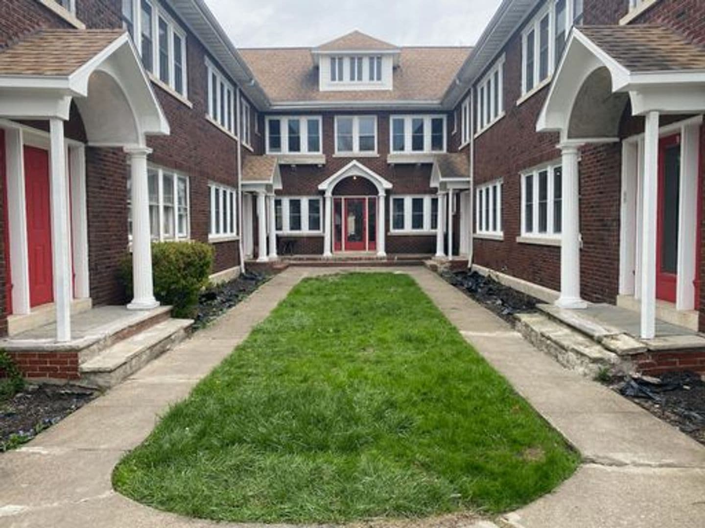 Rochester Apartment: 960 Dewey Avenue
