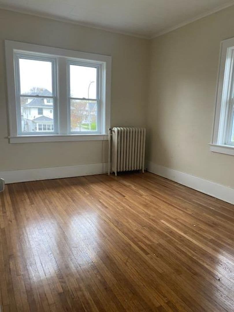 Rochester Apartment: 960 Dewey Avenue