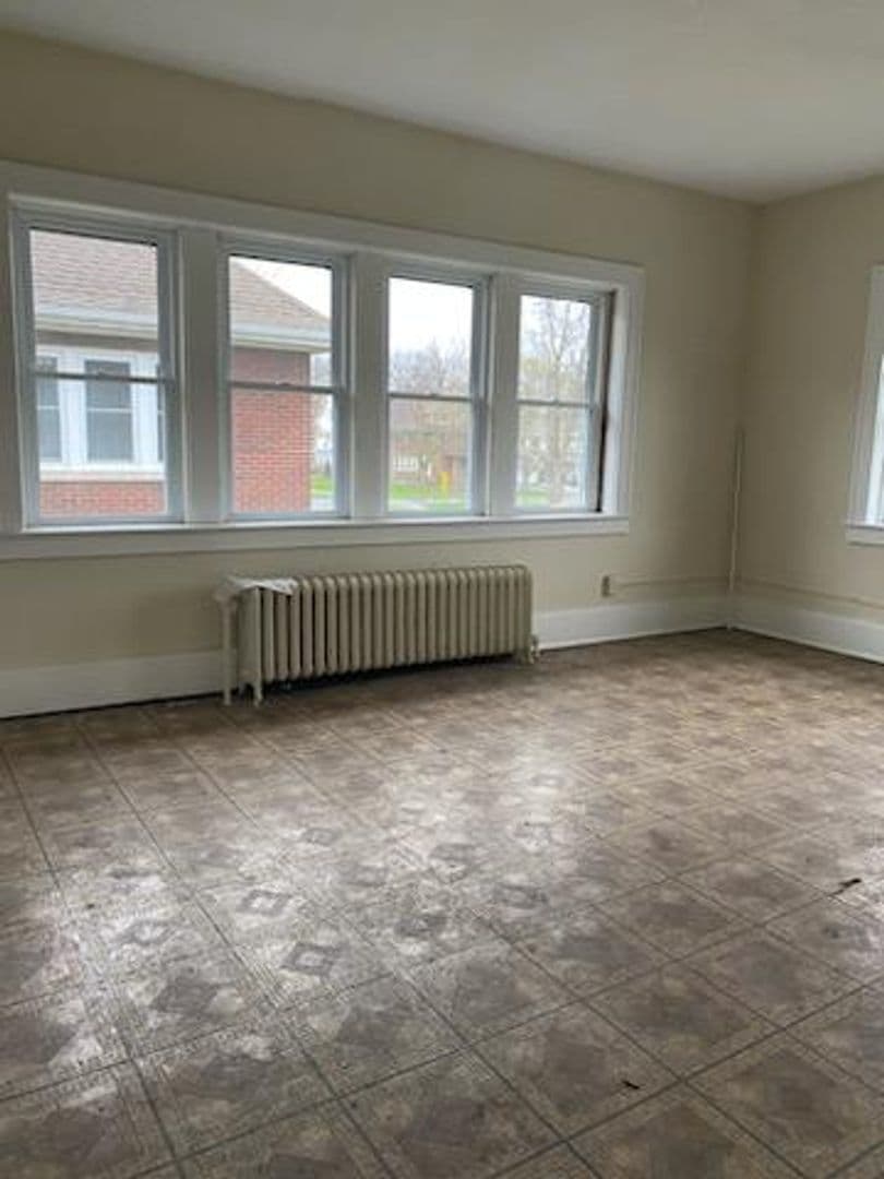 Rochester Apartment: 960 Dewey Avenue