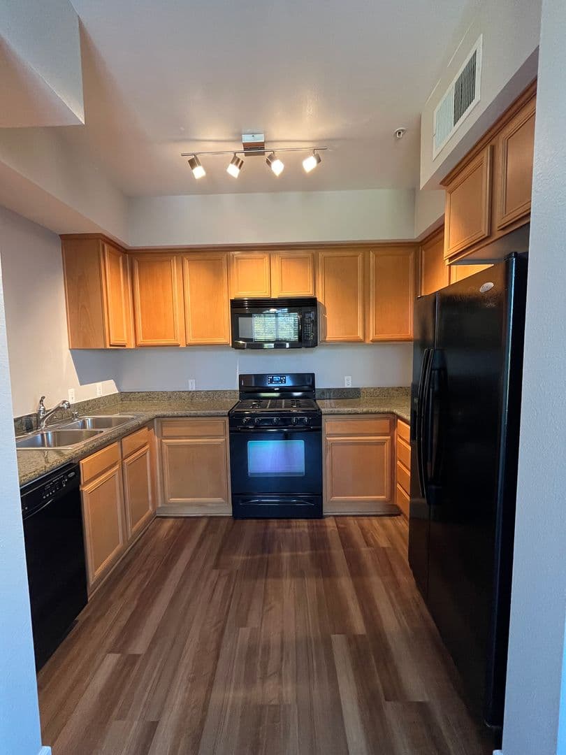 Santa Rosa Apartment: 3587 Round Barn Blvd