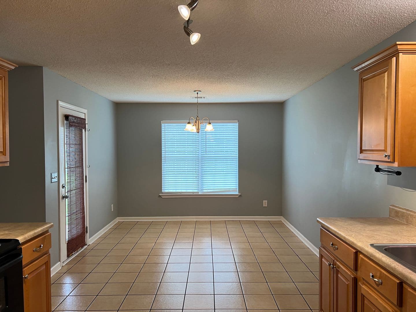 Warner Robins House: 113 Marcelline Ct