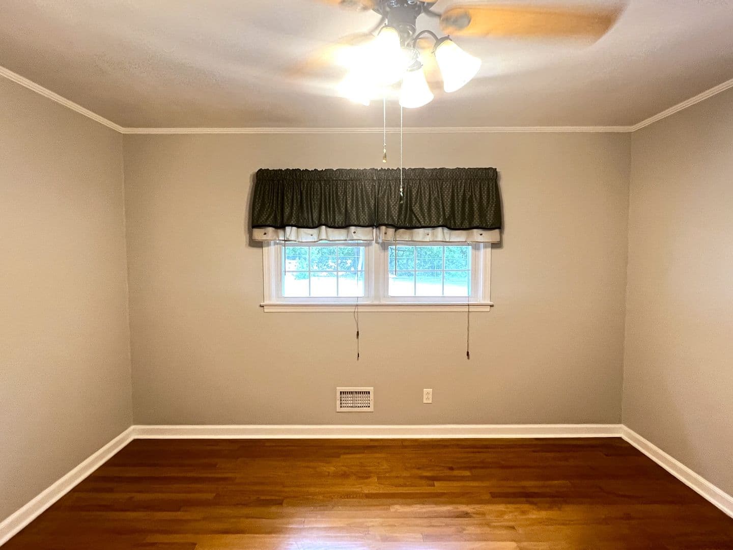 Macon House: 1943 Birchwood Way