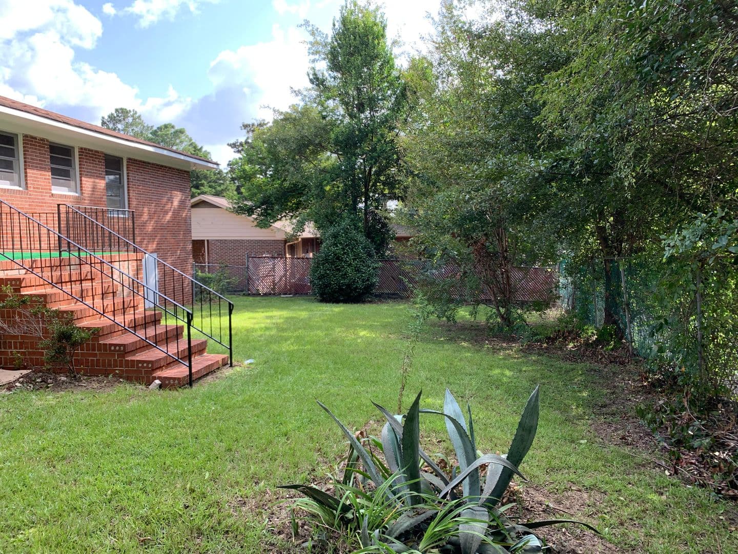 Macon House: 3240 Commodore Dr.