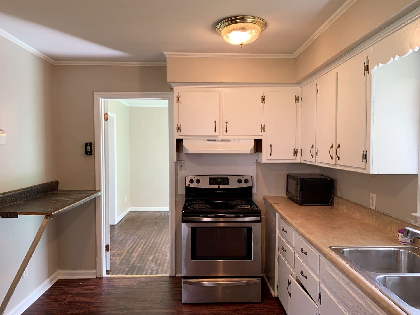 Macon House: 3240 Commodore Dr.