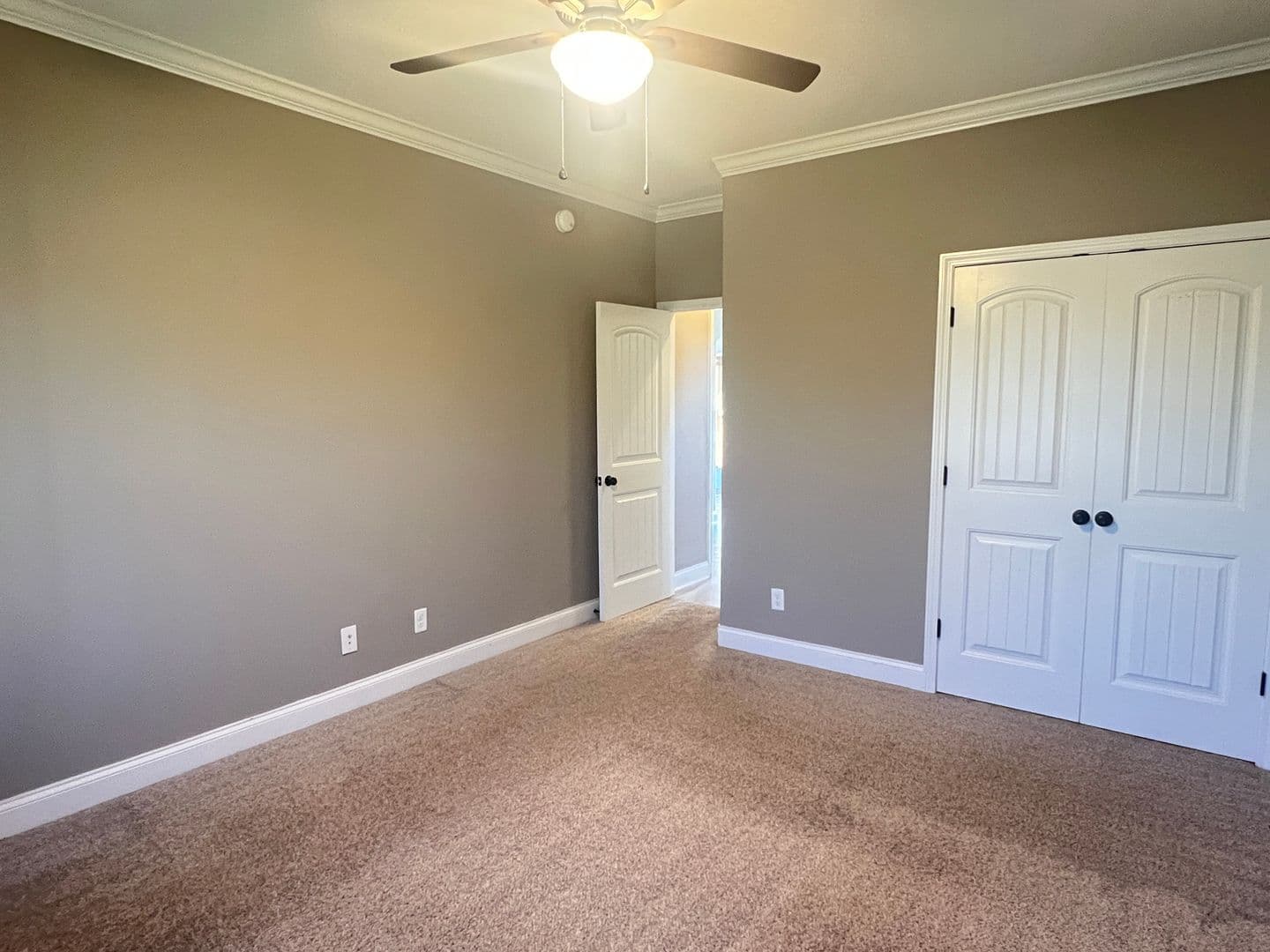 Bonaire House: 211 Ledford Way