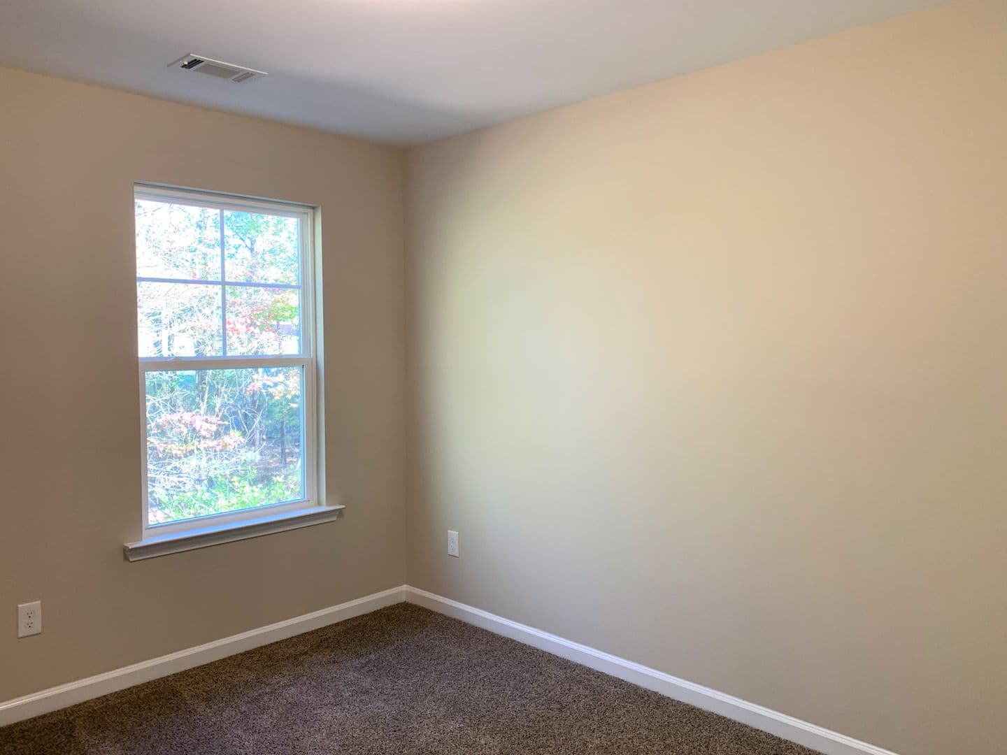 Macon House: 305 Pond View Rd