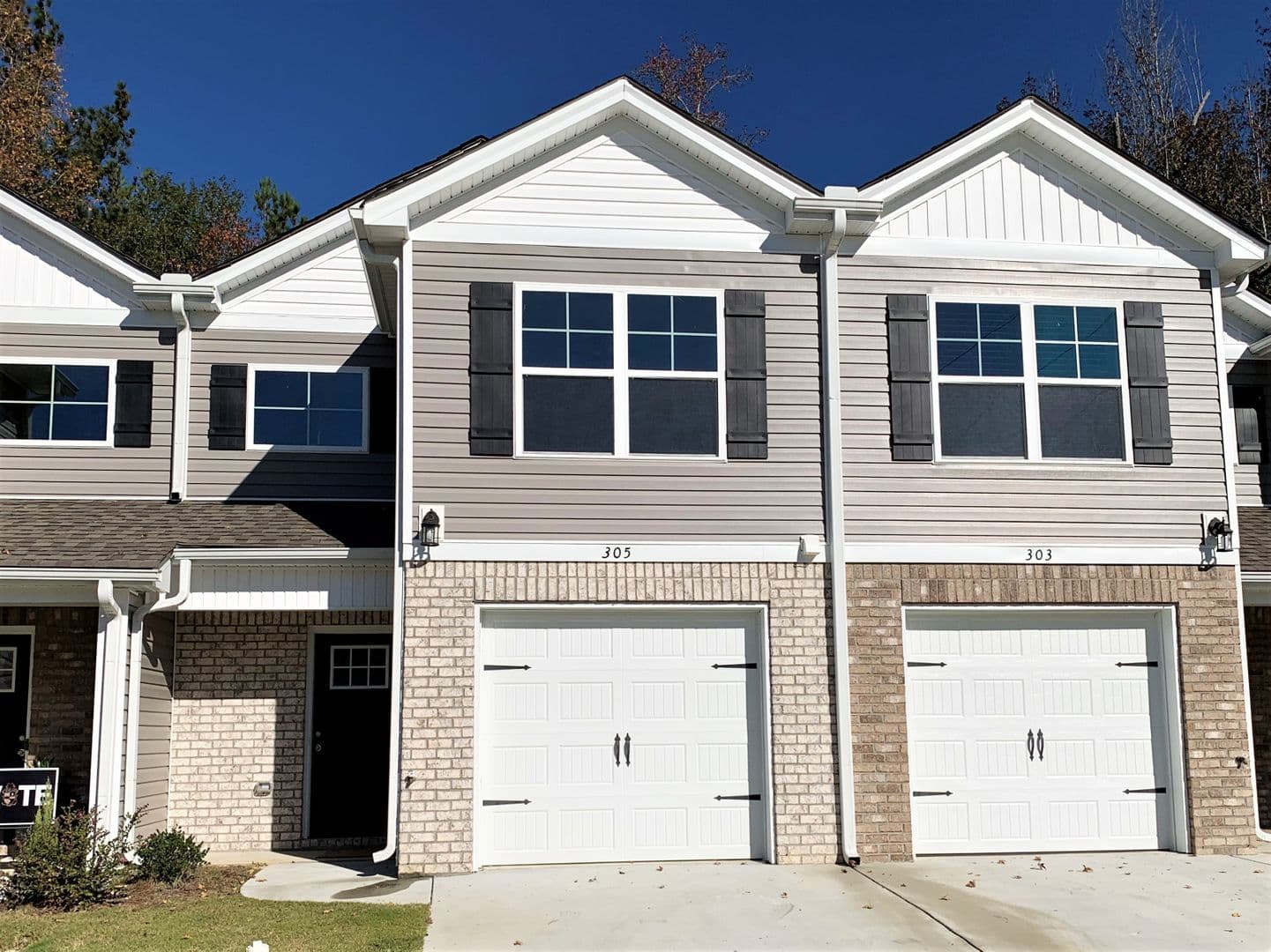 Macon House: 305 Pond View Rd