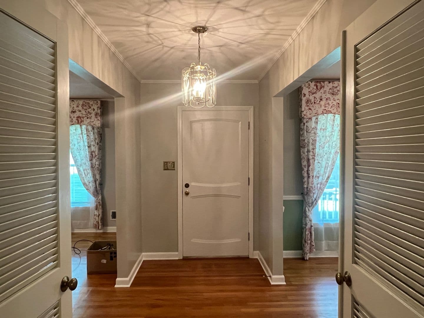 Macon House: 1943 Birchwood Way